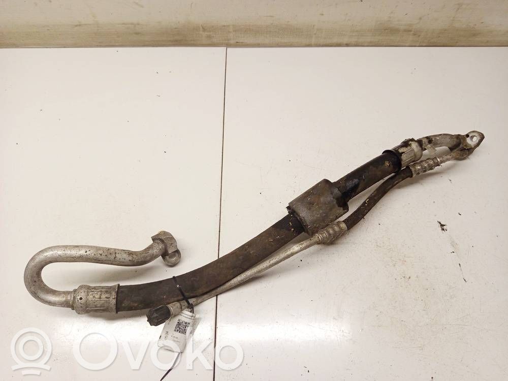 BMW 3 E90 E91 Ilmastointilaitteen putki (A/C) 