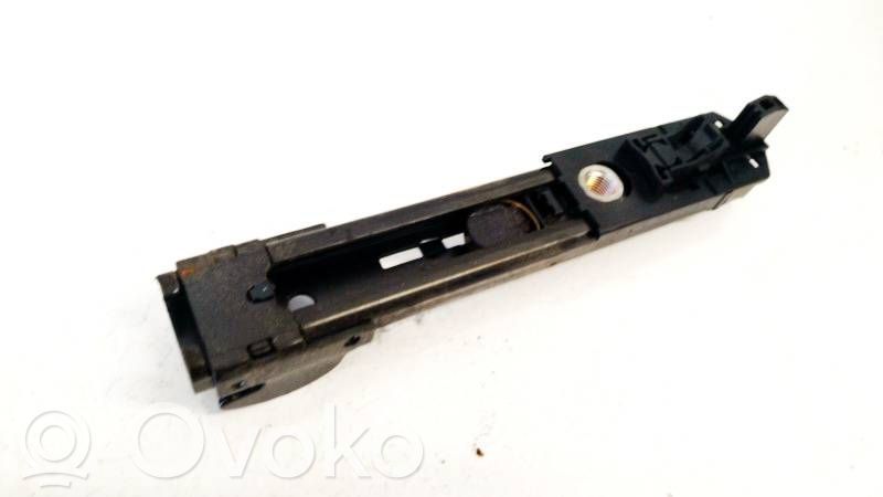 Seat Leon (1P) Guida di regolazione della cintura di sicurezza