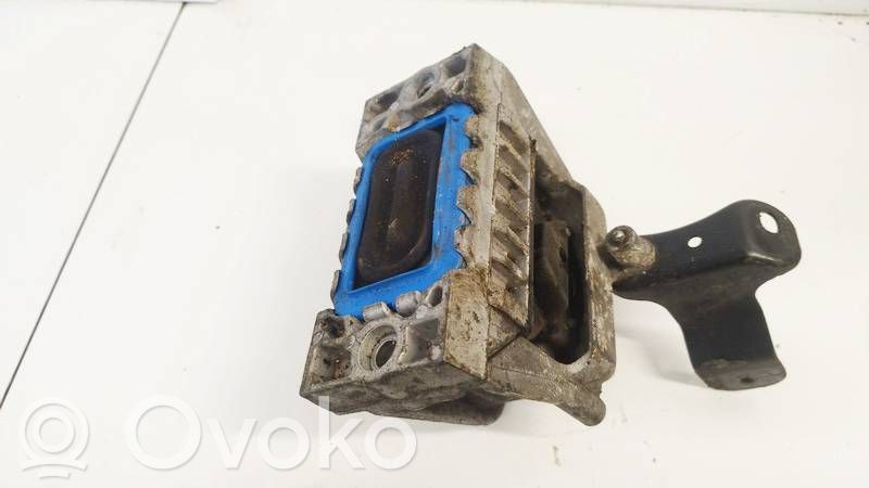 Volkswagen PASSAT B6 Suport tampon motor