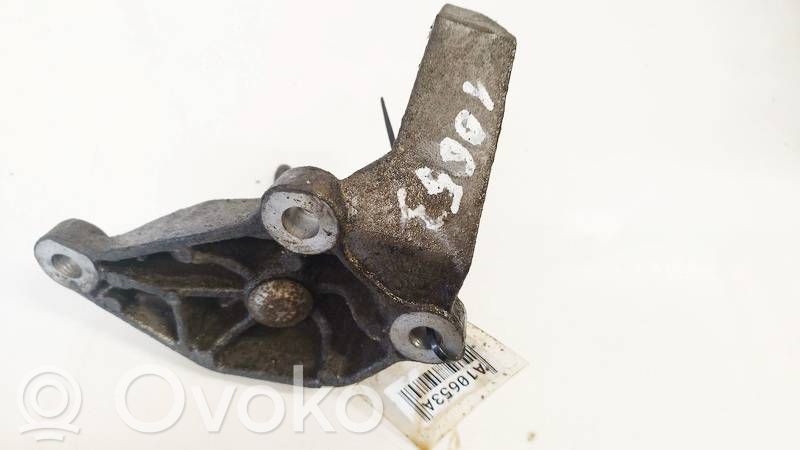 Saab 9-5 Engine mounting bracket 