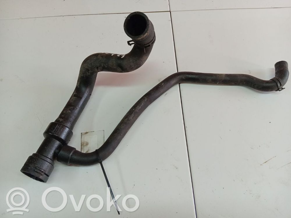 Volkswagen PASSAT B5 Tuyau de liquide de refroidissement moteur