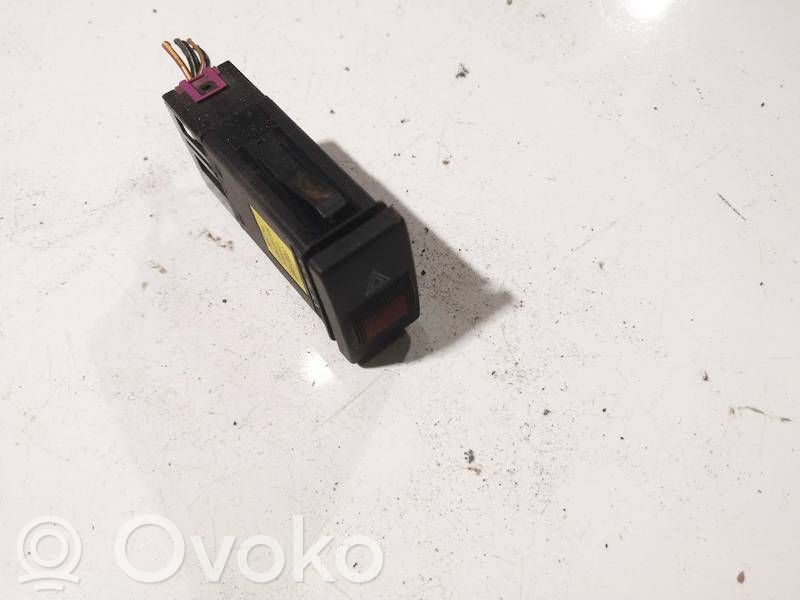 Botón interruptor de luz de peligro   8D0941509C,8D0941509C