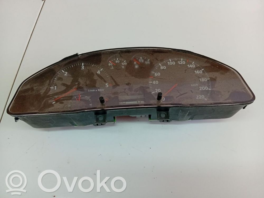 Audi A4 S4 B5 8D Nopeusmittari (mittaristo) 