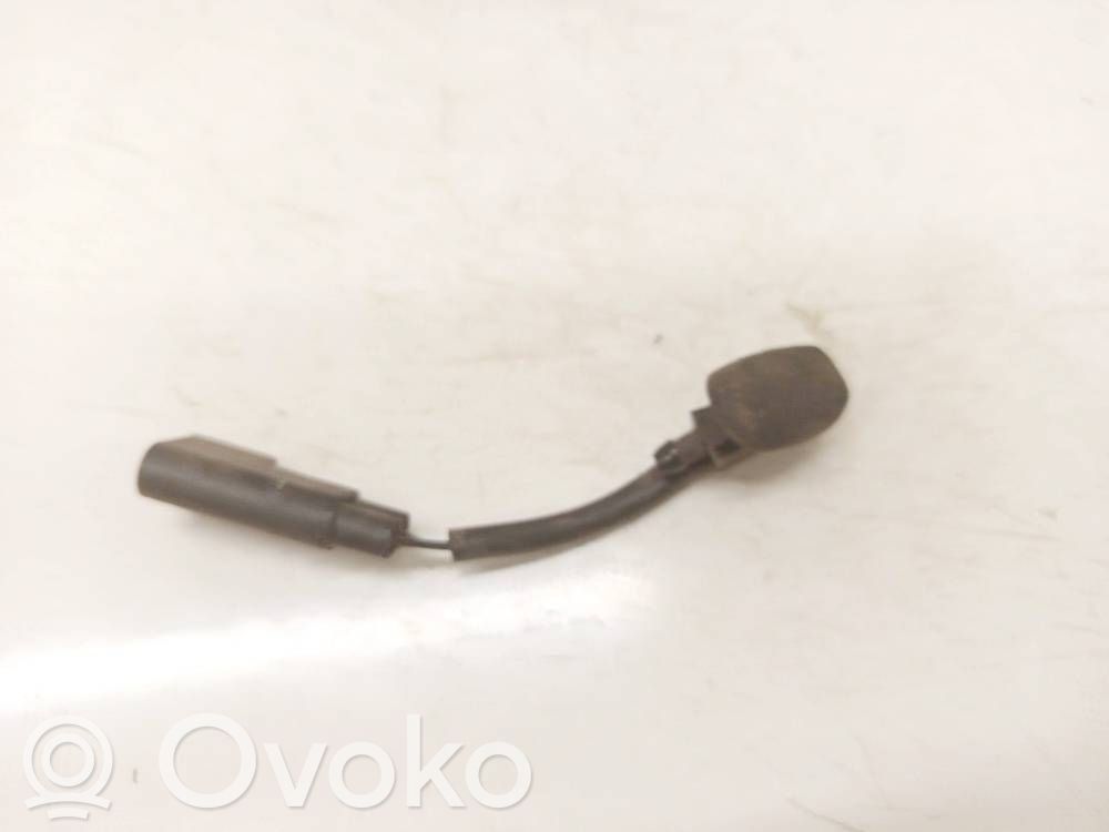 Ford Focus Dysza spryskiwacza szyby przedniej / czołowej 