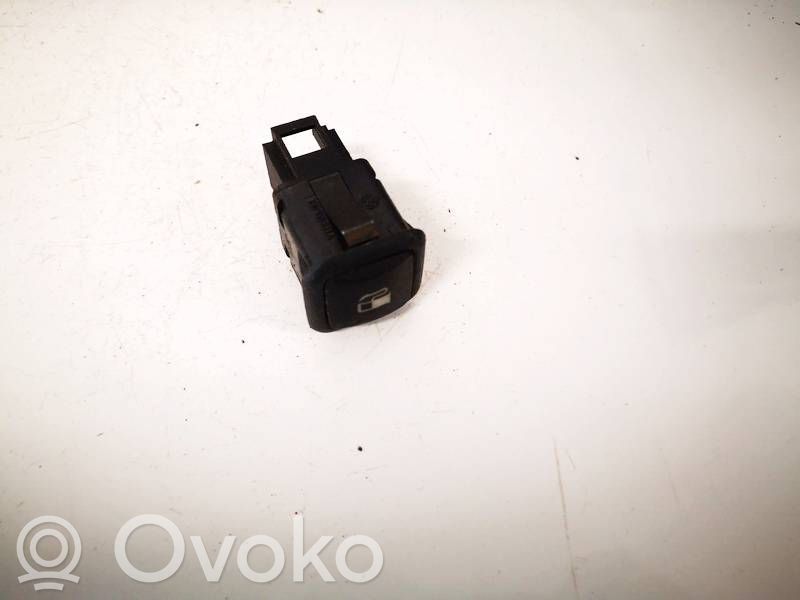 Volkswagen Golf IV Bouton interrupteur de trappe à essence