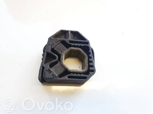 Fixation de radiateur   1K0121867D,1K0121867D,1K0121867D