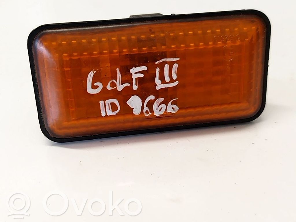 Volkswagen Golf III Semnalizator bară față 
