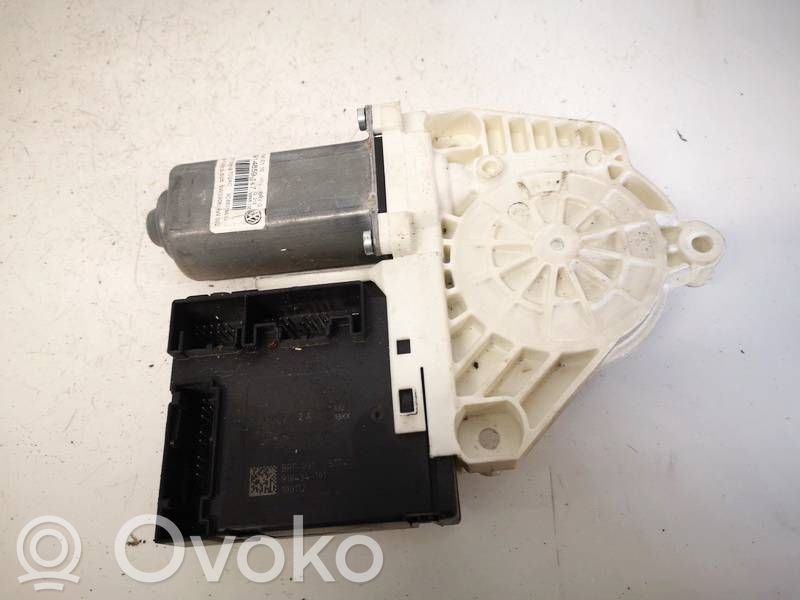 Volkswagen PASSAT CC Silnik regulatora szyby drzwi przednich 