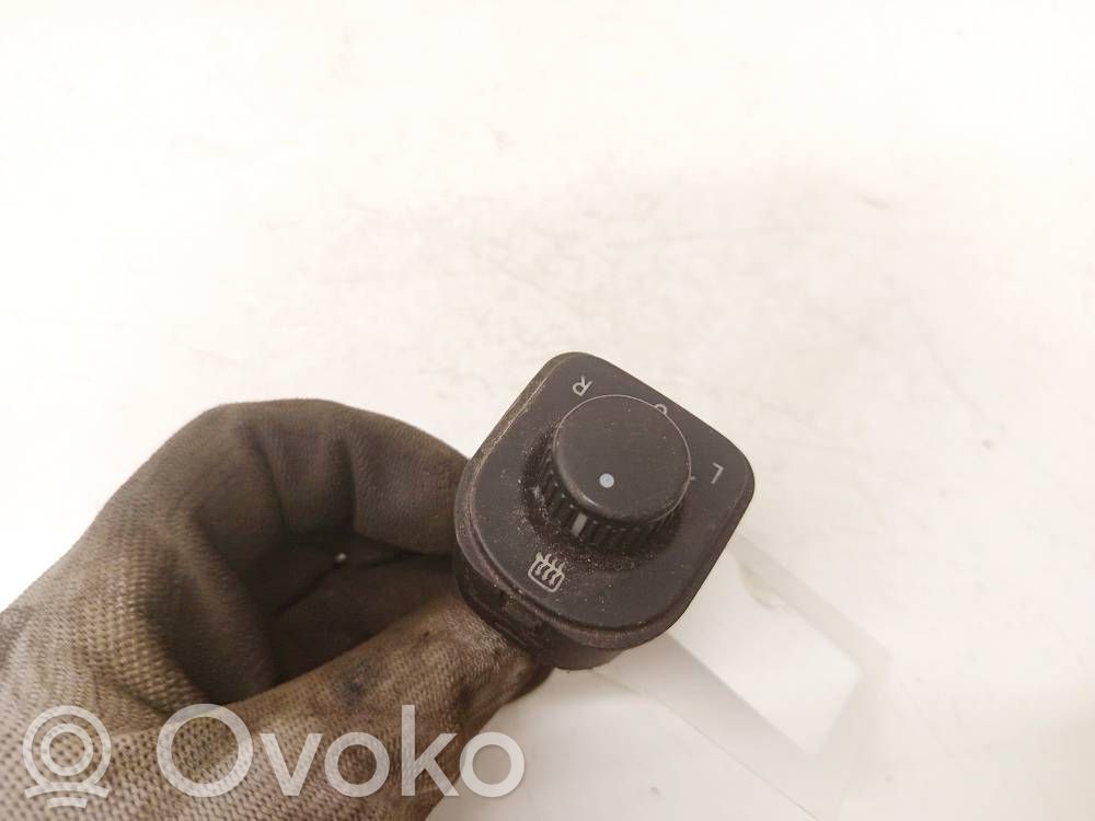 Volkswagen PASSAT B6 Comutator oglinzi laterale 