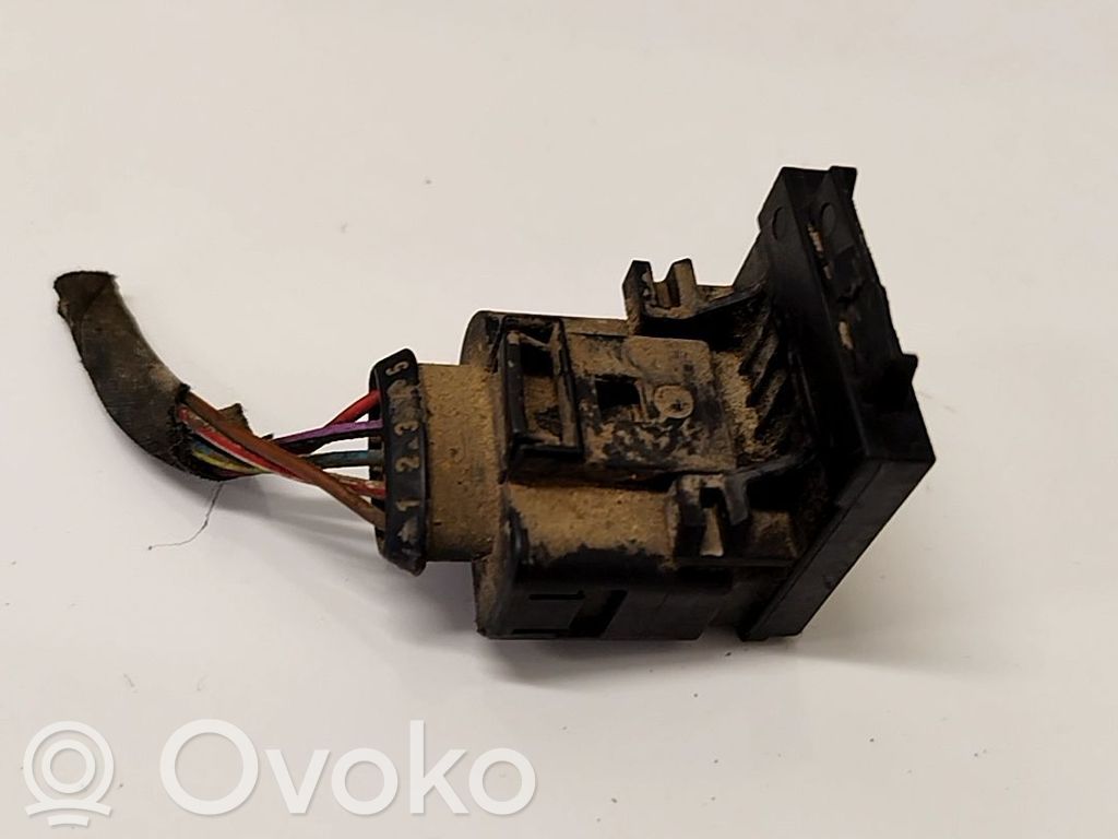Volkswagen PASSAT B6 Sensor del pedal de embrague 