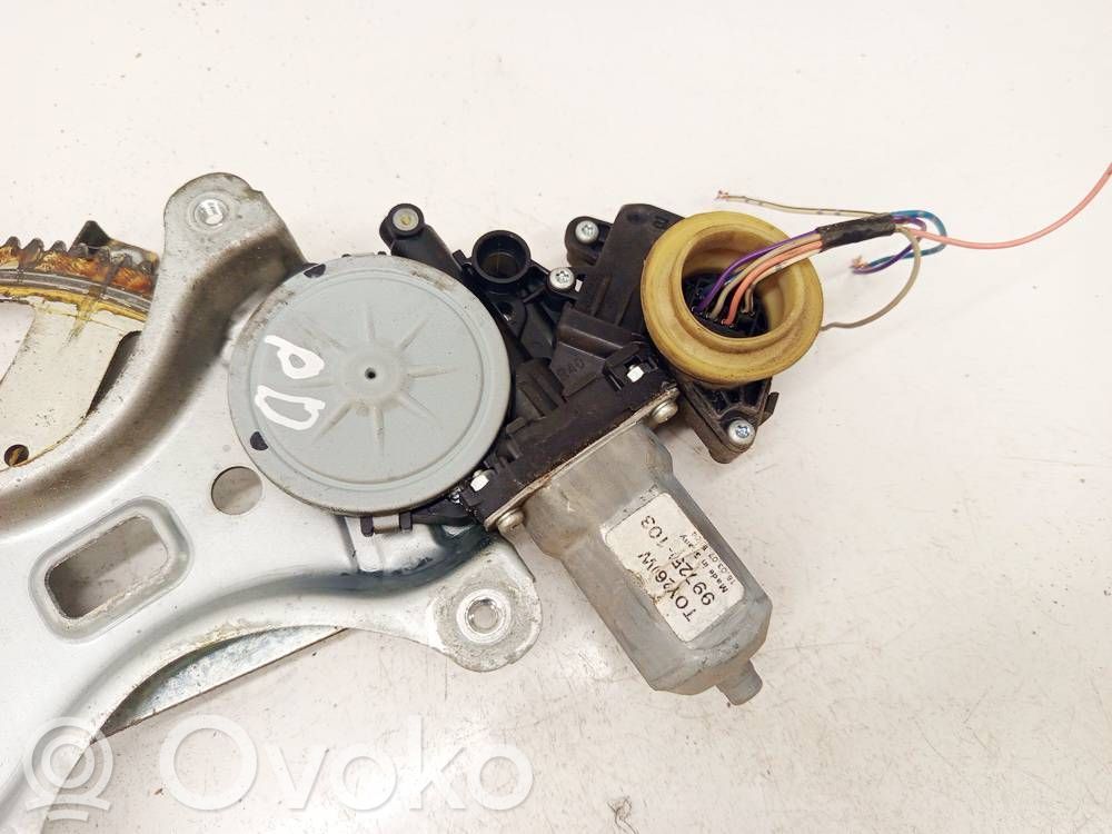 Toyota Corolla Verso AR10 Motorino alzacristalli della portiera anteriore 
