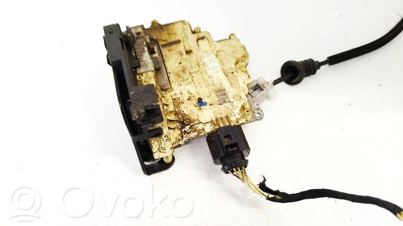 Volkswagen PASSAT B6 Serratura portiera anteriore 
