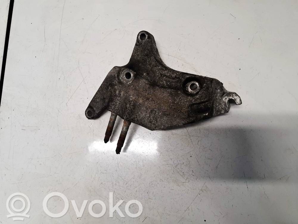 KIA Rio Engine mounting bracket 