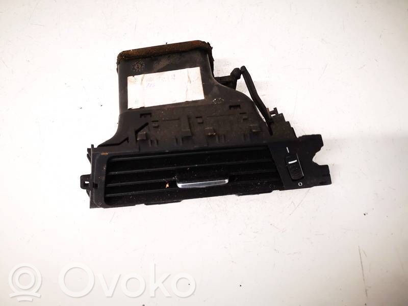 BMW 3 E90 E91 Centrālais gaisa ventilācijas režģis 