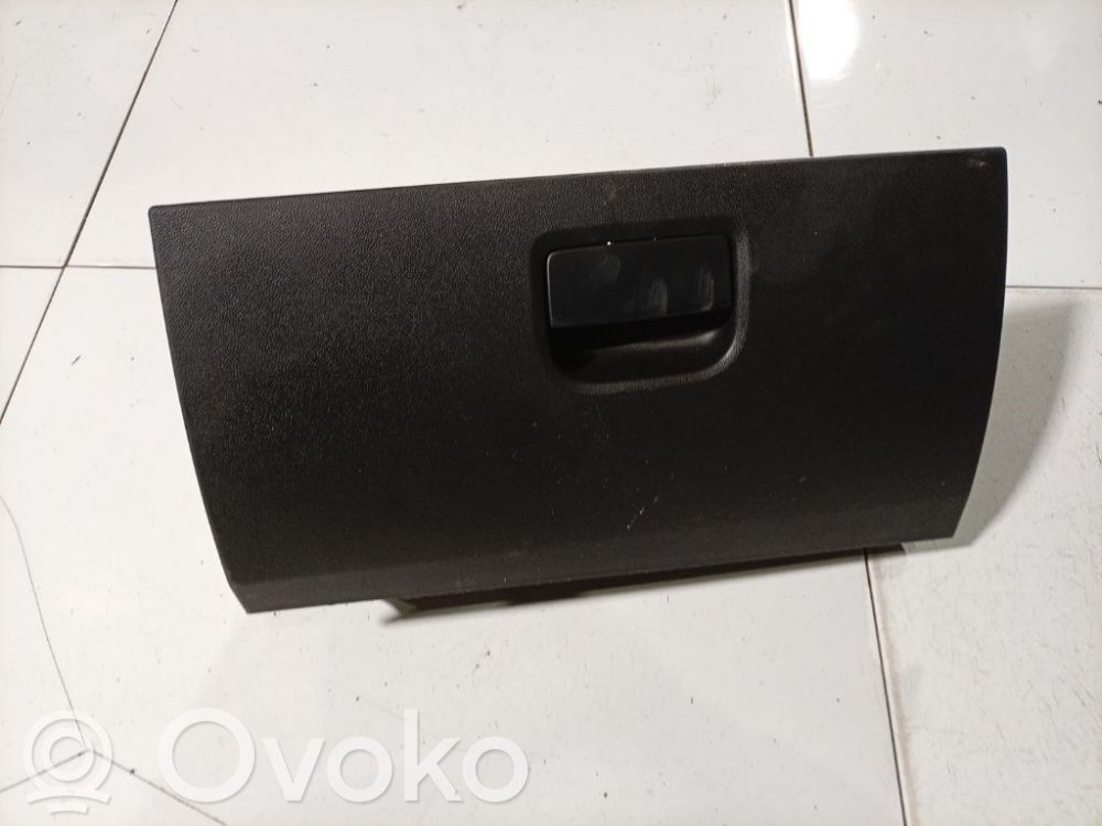 Fiat Grande Punto Hansikaslokero 