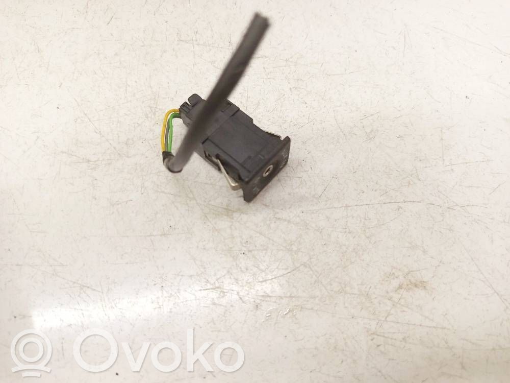Volkswagen Golf VI Enchufe conector USB 