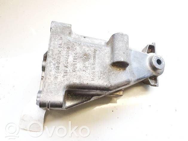 Mercedes-Benz C W205 Supporto di montaggio del motore (usato) 