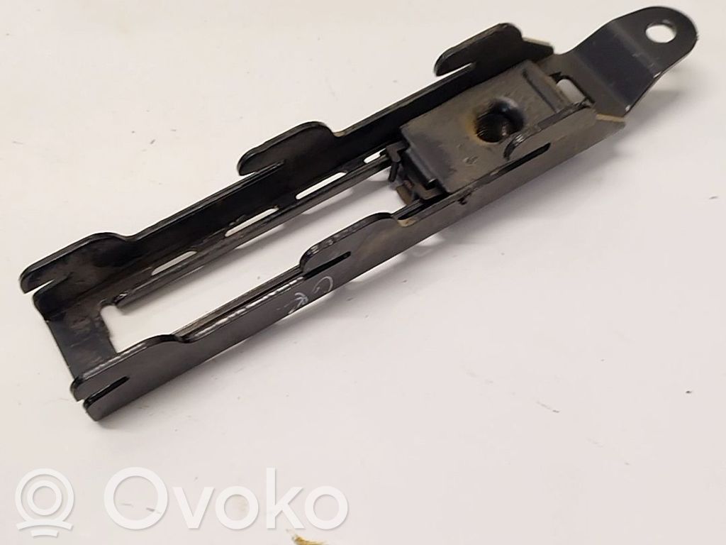 Volkswagen Golf IV Rail de réglage hauteur de ceinture de sécurité