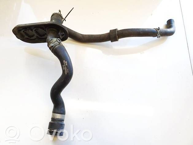 Audi A5 8T 8F Tuyau de liquide de refroidissement moteur