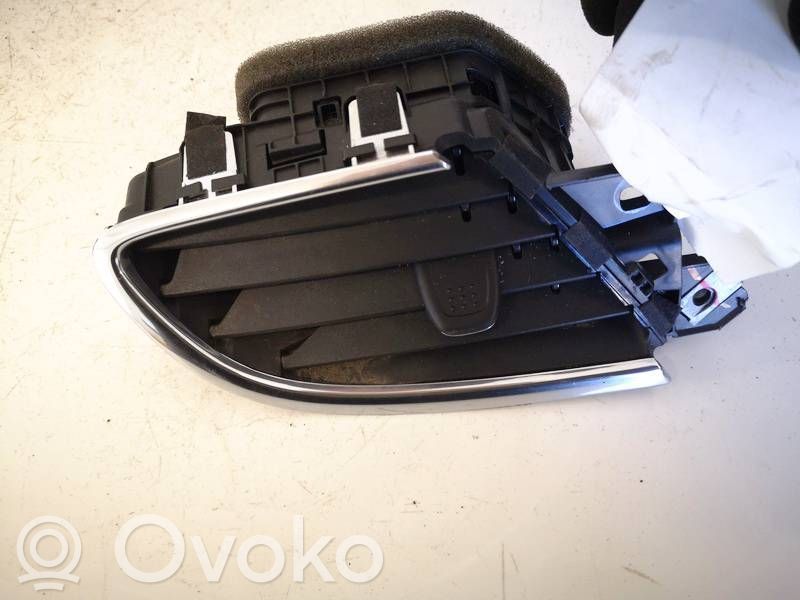Opel Mokka X Rejilla de ventilación central del panel 