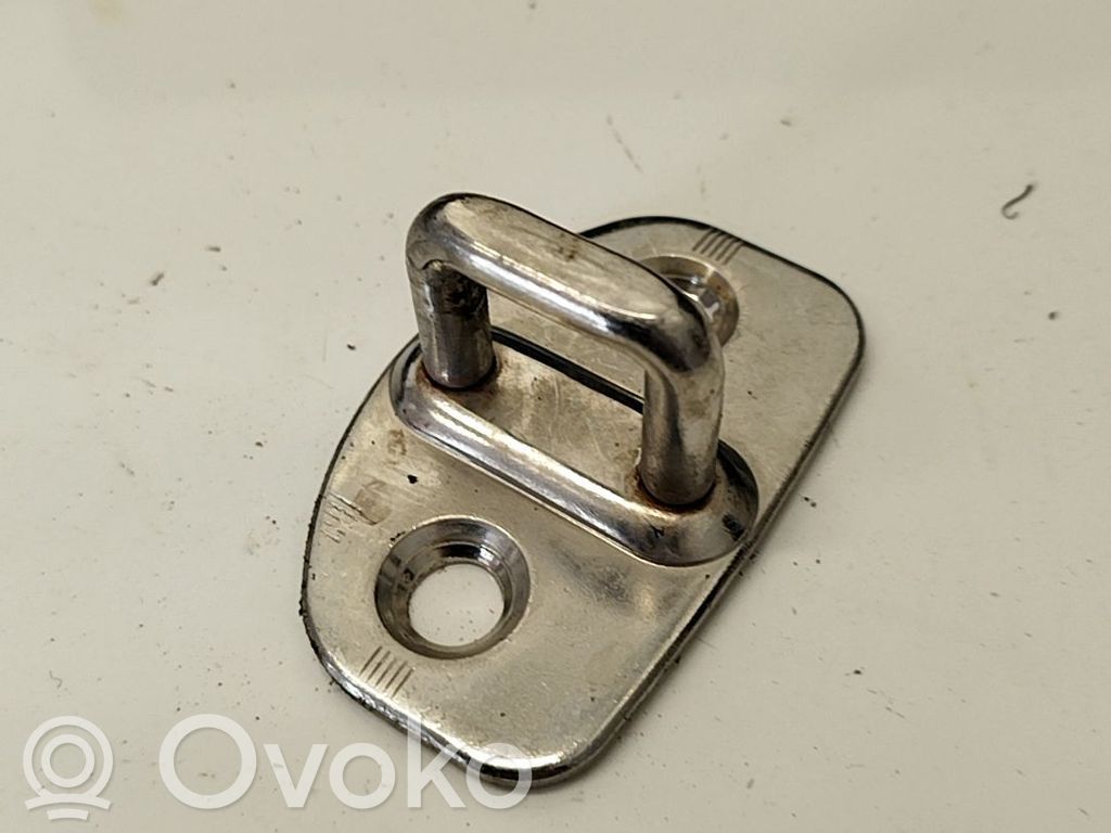 Volkswagen Golf IV Rygiel zamka drzwi przednich 