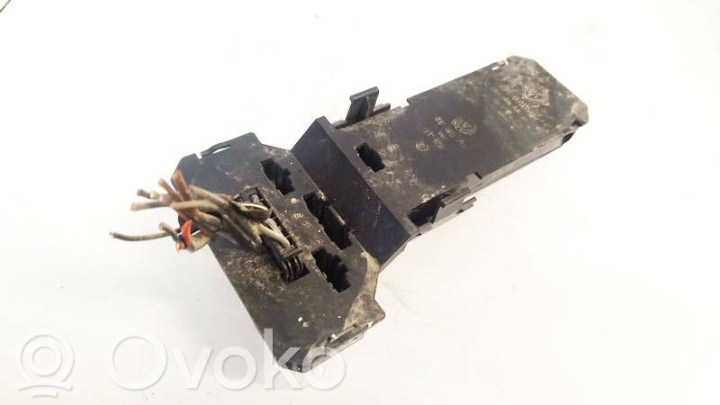 Volkswagen PASSAT B5 Suport becuri lampă spate 