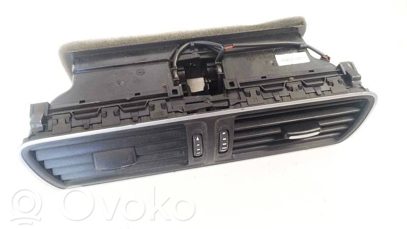 Volkswagen PASSAT B7 Rejilla de ventilación central del panel