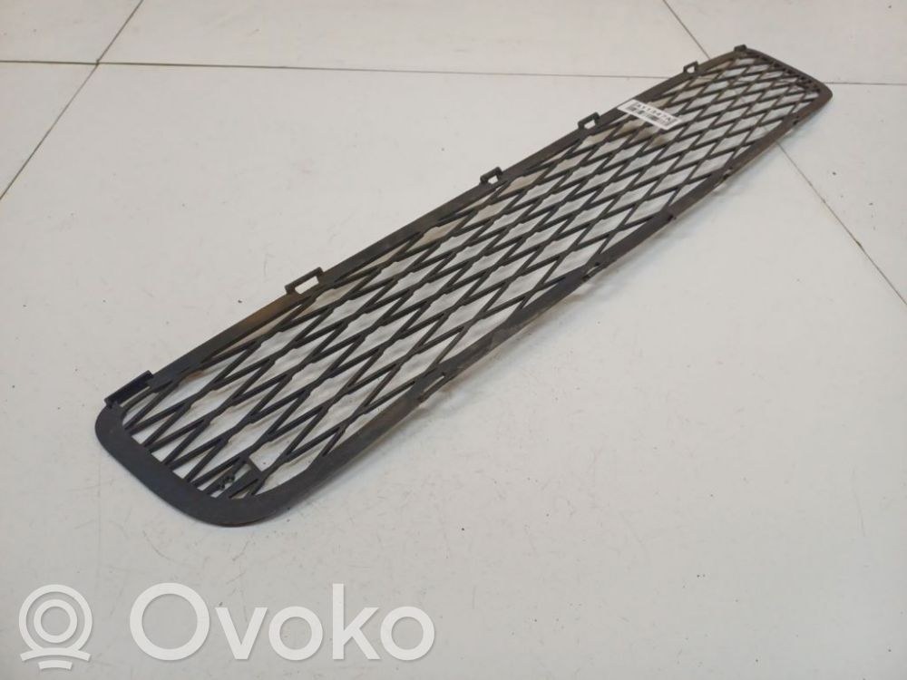 Volkswagen PASSAT B6 Grille inférieure de pare-chocs avant