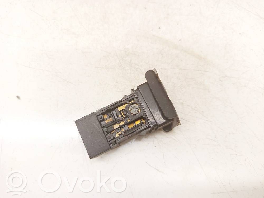 Nissan Serena Botón interruptor de luz de peligro 