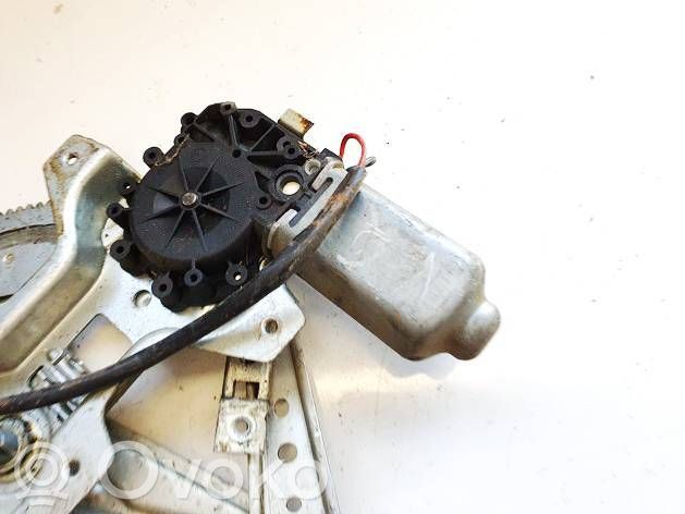Motor del regulador de la ventanilla de la puerta delantera