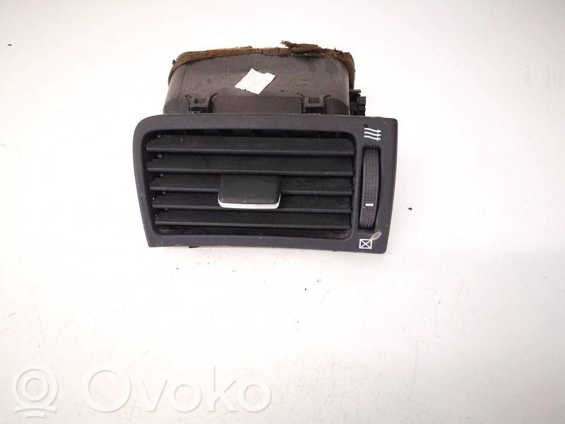 Toyota Avensis T250 Griglia di ventilazione centrale cruscotto 