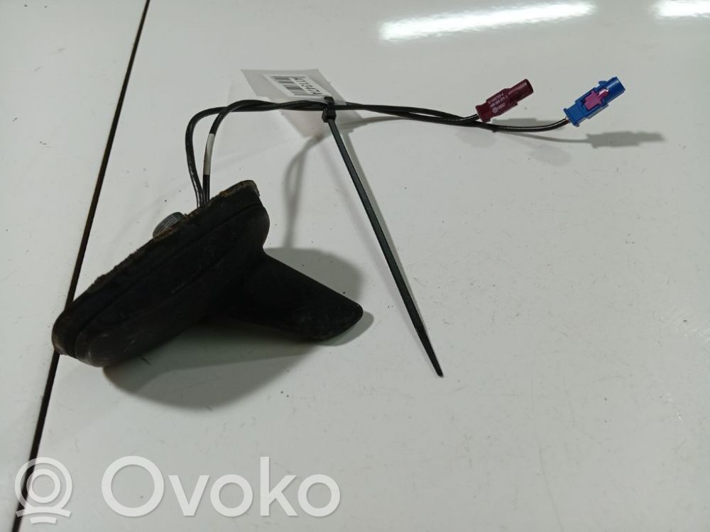 Volkswagen PASSAT B6 GPS-pystyantenni 