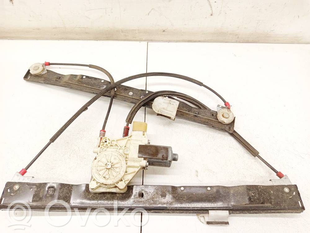 Regulador con motor de la ventanilla de la puerta corredera