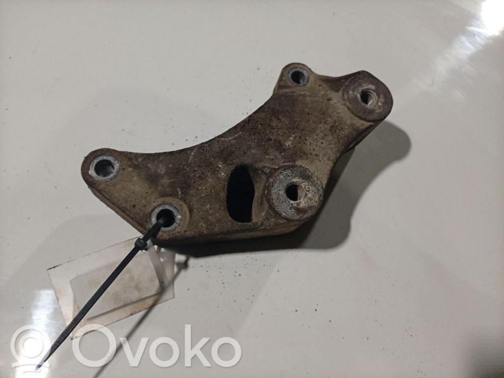 Engine mounting bracket   13185906,13185906,13185906