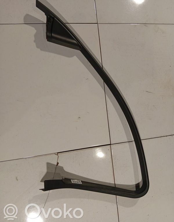 Autres éléments de garniture porte avant