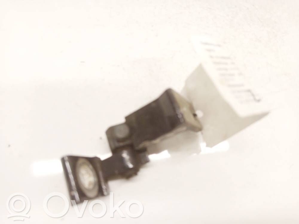 Bisagra inferior de la puerta trasera   8K0831402B,8K0831402B,8K0831402B