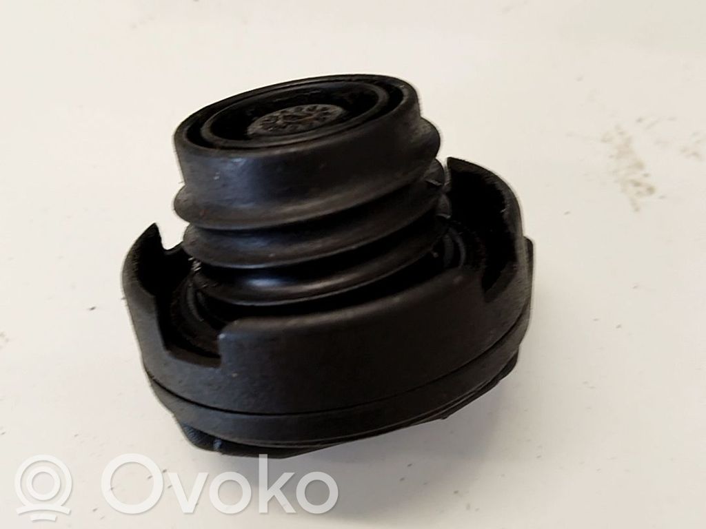 Volkswagen PASSAT B5.5 Tappo del serbatoio del carburante