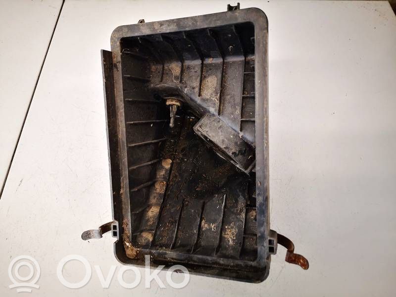 Mazda 323 F Air filter box 
