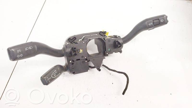 Audi A4 S4 B7 8E 8H Manetka / Przełącznik kierunkowskazów wycieraczek 