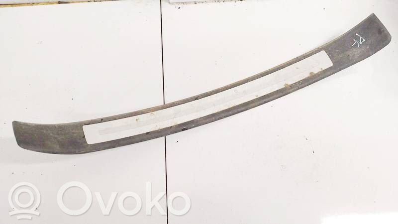 Audi A4 S4 B7 8E 8H Listwa progowa przednia