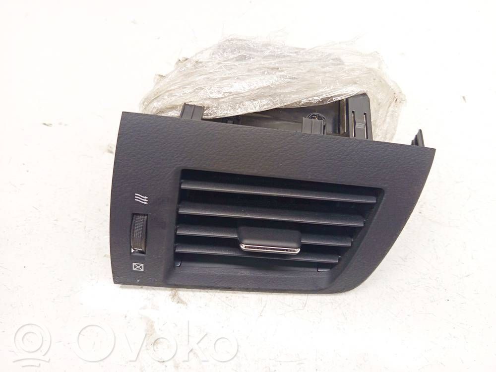 Lexus CT 200H Rejilla de ventilación central del panel