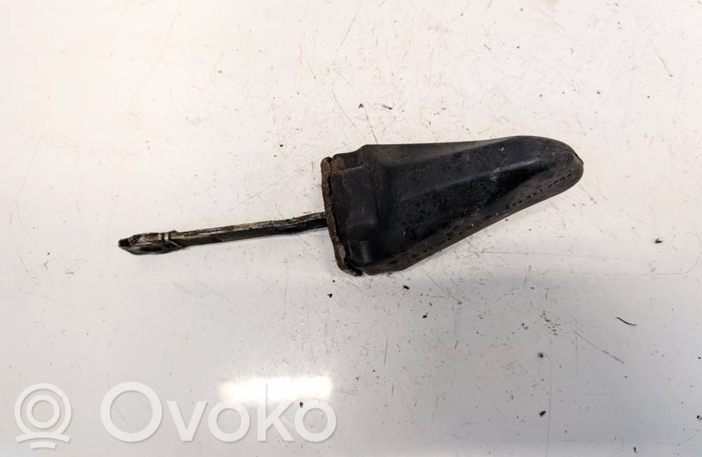 Volkswagen Golf III Takaoven pidätin