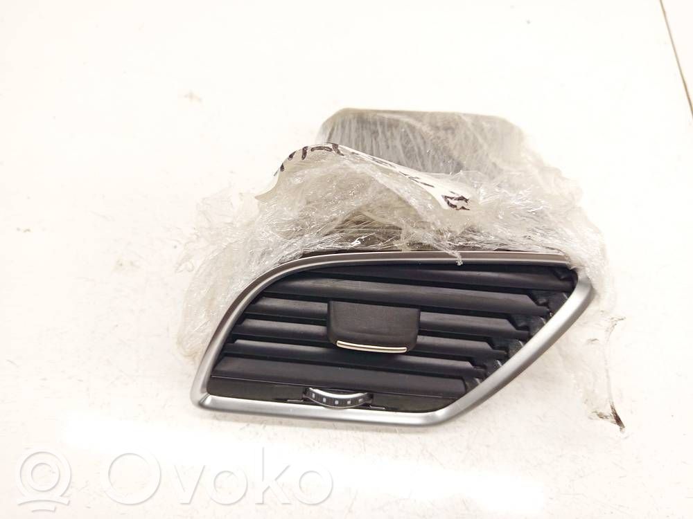 Audi Q3 8U Dysze / Kratki środkowego nawiewu deski rozdzielczej 