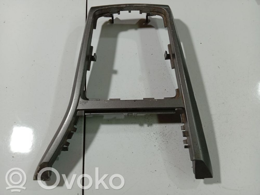 Opel Astra H Rivestimento in plastica cornice della leva del cambio 