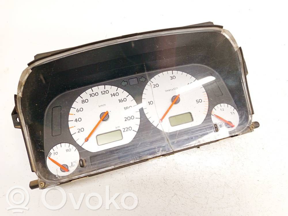 Volkswagen Golf III Geschwindigkeitsmesser Cockpit 