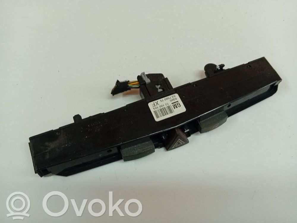 Botón interruptor de luz de peligro   13100105,03758075,13100105