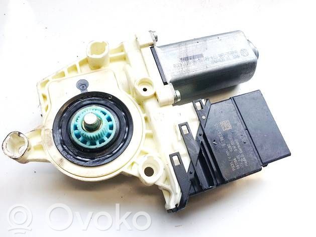 Volkswagen PASSAT B6 Motor macara geam ușă spate 