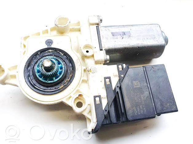 Volkswagen PASSAT B6 Motor macara geam ușă spate 