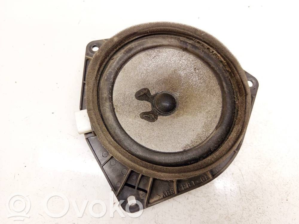 Toyota Avensis Verso Etuoven kaiutin 