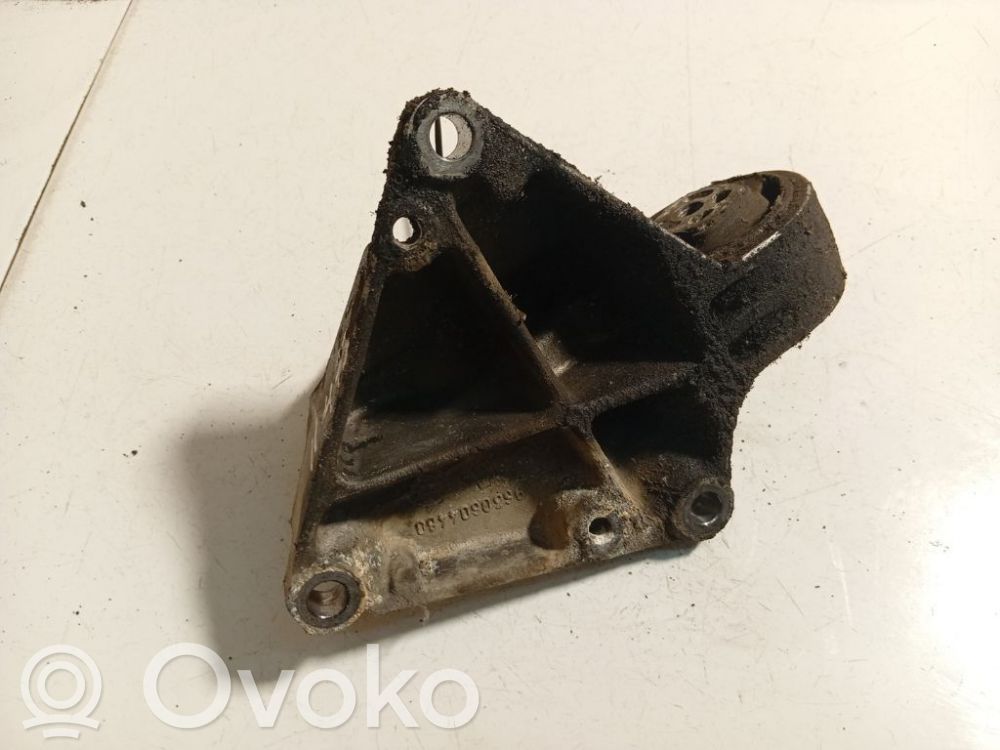 Peugeot 406 Moottorin kiinnikekorvake